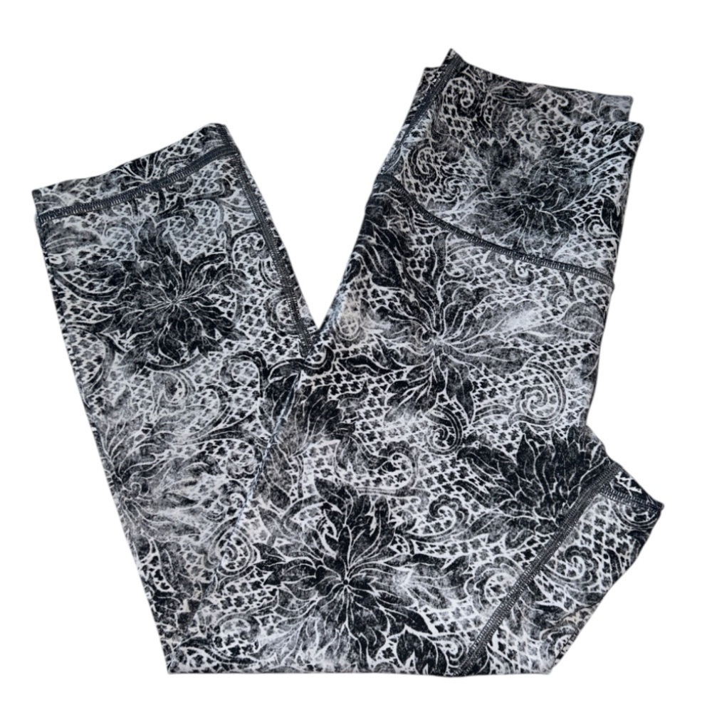 Lululemon Wunder Under Crop *Full-On Luxtreme 21"
Serigraph Starlight Black Sz 6 - Picture 12 of 14
